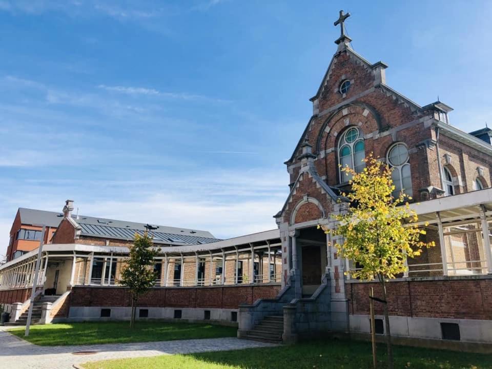 Les Chambres Atypiques De Nico Bush - Parking Securise Velos Tournai Eksteriør billede